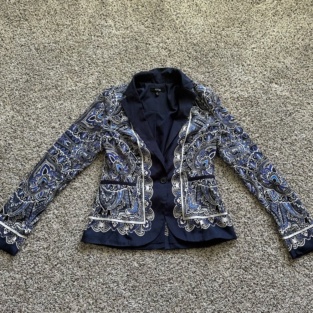 Women’s printed blazer